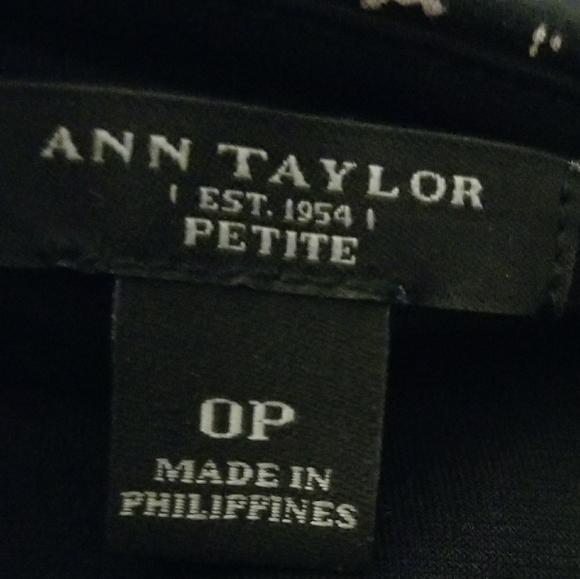 Ann Taylor  v neck dress. - Picture 5 of 5